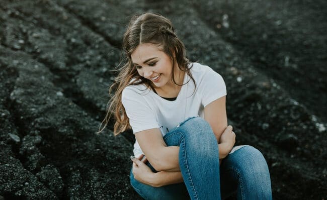 Prepare your teen daughter to face the challenges of life head-on by lifting her up with these 16 things she NEEDS to hear today! #teendaughter #TeenDaughter #raisingateenagedaughter #compassion #talkitouttuesday #truth #family #beautifulbeginnings #teenagedaughter #notliterally #motherlove #lettinggoishardtodo #mygirl #proudmom #followyourambitions #urbanart #urbanpictures #instaquote #likeamodel #17yearoldgirl