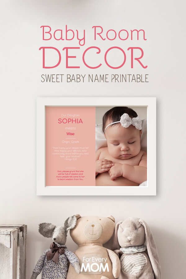 Baby room decor idea! Here's a free baby name printable that you can insert a picture of your baby and frame. It includes the meaning of her name, a Bible verse, and a prayer. So sweet!